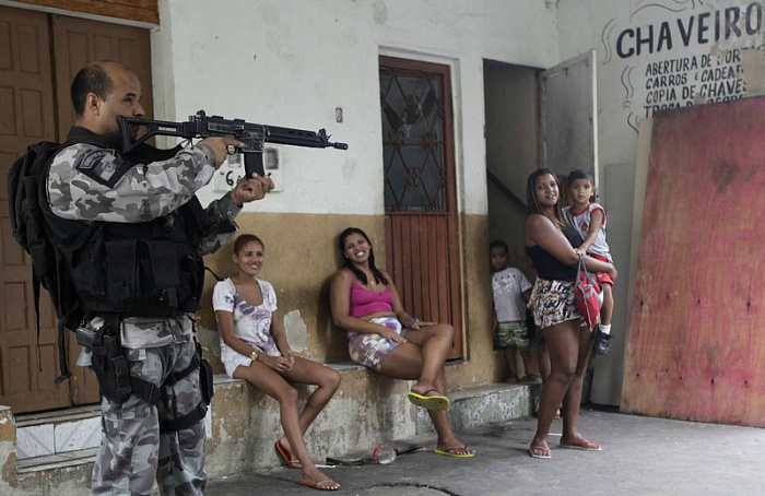 Бразилия, полиция, трущобы