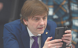 Министр просвещения против виртуального мира