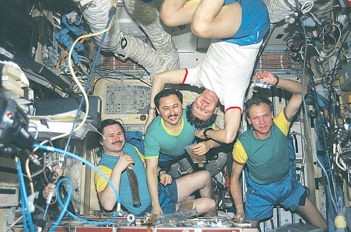 Если долго смотреть в иллюминатор