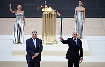 Олимпийский огонь отправился в Италию