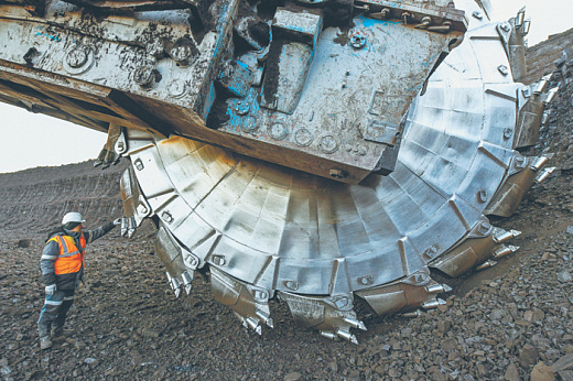 Россияне теряют в зарплатах и выбирают наличные