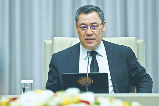 В Киргизии меняют силовиков и министров