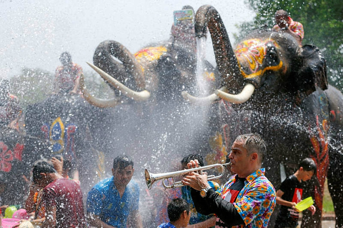люди, слоны, таиланд, вода, новый год