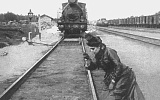 И немедленно прислонился