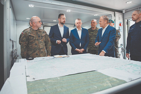 польша, туск, сикорский, дипотношения, ограничения, дипломаты рф, буферная зона, граница, белоруссия