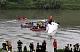 Авиакатастрофа в Тайбее: Спасатели вызволяют пассажиров, выживших при крушении