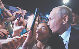 Фото недели. Президент сливается с народом
