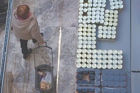 опросы, ухудшение материального положения, потребительские расходы, подавление экономической активности