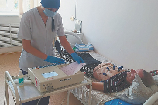 Около 40% россиян не могут попасть к врачу-специалисту