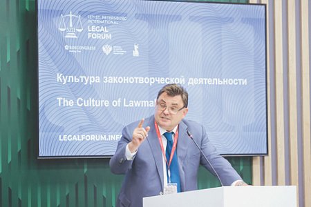 госдума, поправки упк, право адвокатов, сьемка копии с материалов уголовного дела, смартфон, споры следствия и защиты