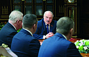Лукашенко заменяет уставших соратников