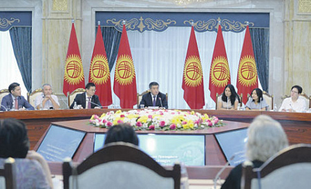 киргизия, президент, сооронбай жээнбеков, гражданское общество, реформы. коррупция, тэц