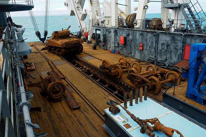танк, шерман, море, водолазы