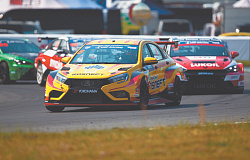 Пилоты LADA Sport ROSNEFT улучшили позиции в Российской серии кольцевых гонок