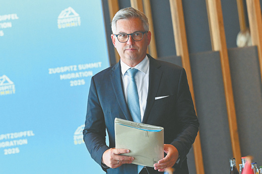 Визит еврокомиссара в Сербию не поняли в Европарламенте