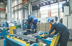 Экономике не хватает рабочих, машинистов и сборщиков