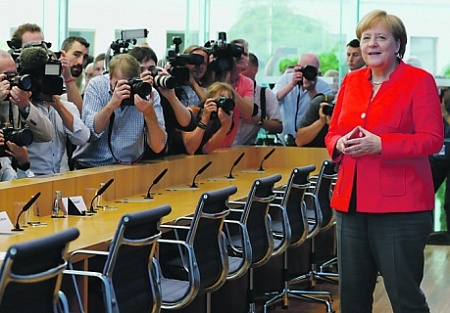 германия, меркель, миграционная политика, консерваторы, критика, хсс, зеехофер, выборы