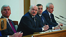 Лукашенко пугает и уговаривает