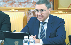 Министр науки и высшего образования РФ Валерий Фальков поздравил главного редактора НГ с 35-летием газеты