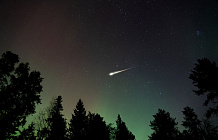 Полярное сияние раскрасило ночное небо планеты