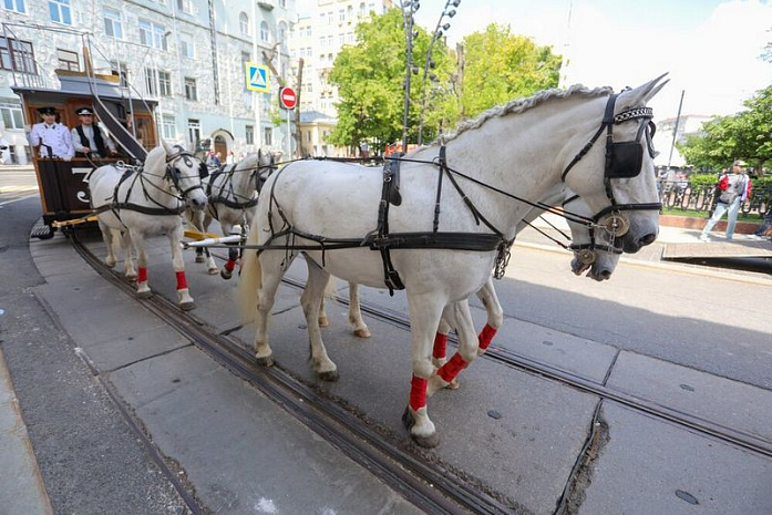 москва, парад, ретро, трамваи, автомобили