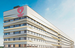 Столичные больницы переодевают в металл